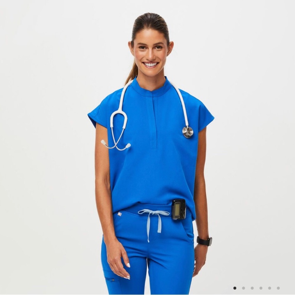 FIGS Rafaela scrub top